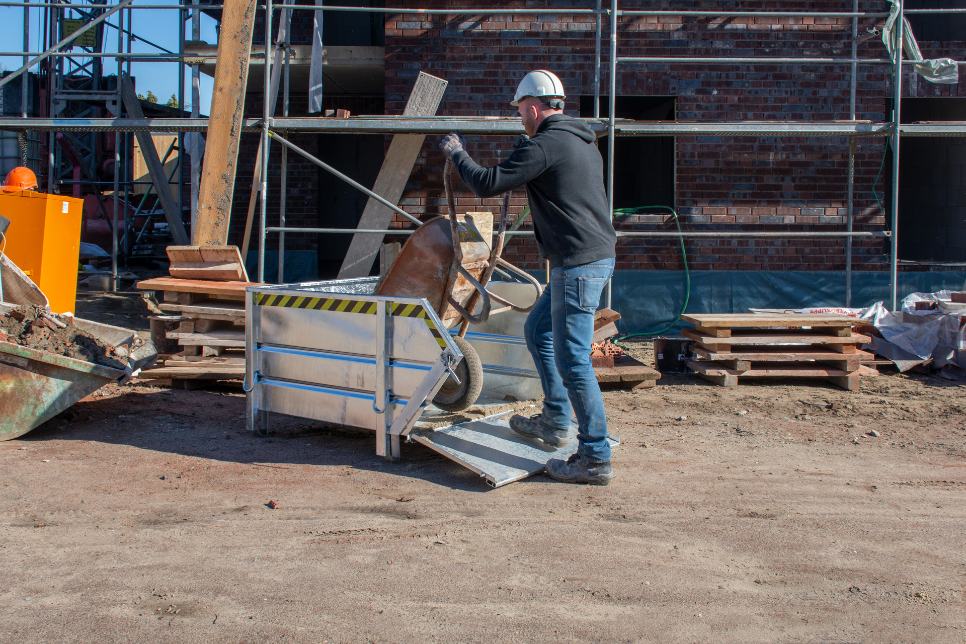 Baustoffbehälter Typ BBKoto (kann Zubehör enthalten)